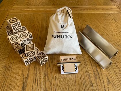 3D TUMUTOK - a block and card game for 1-4 players. 